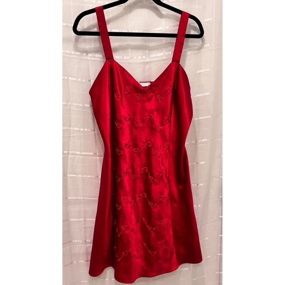 Erika Taylor Intimates Red Satin Heart Embroidered Chemise Nightgown Large